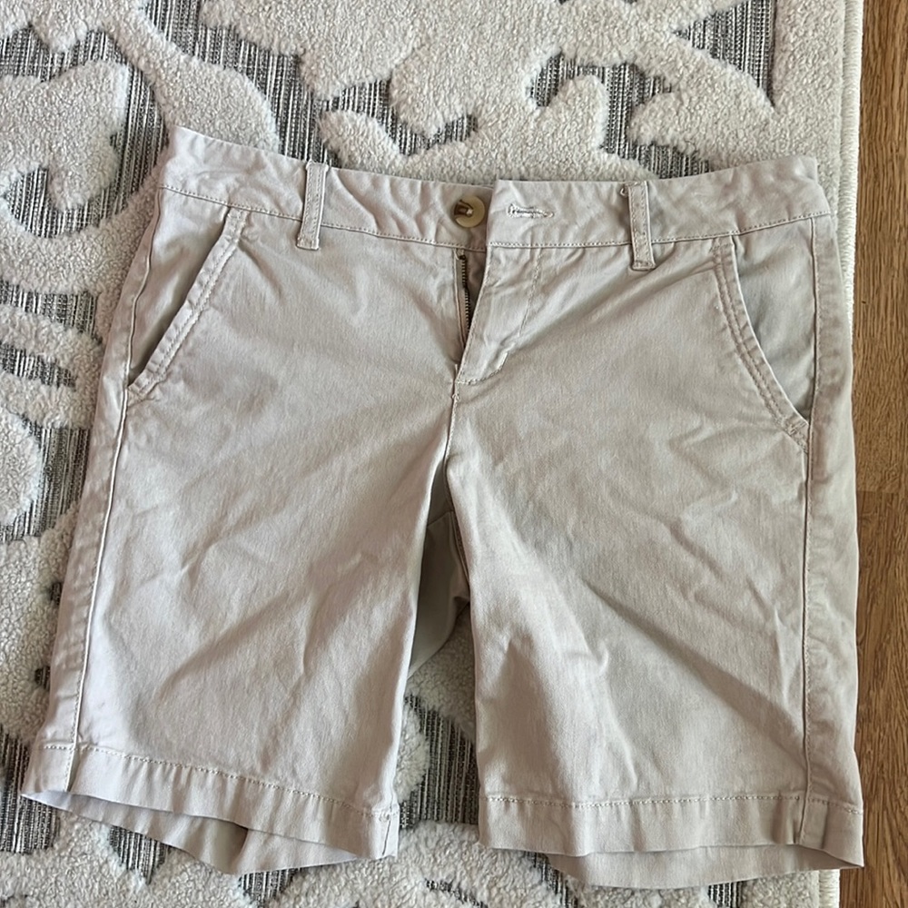 Aeropostale 5 Inch khaki shorts. Size 4